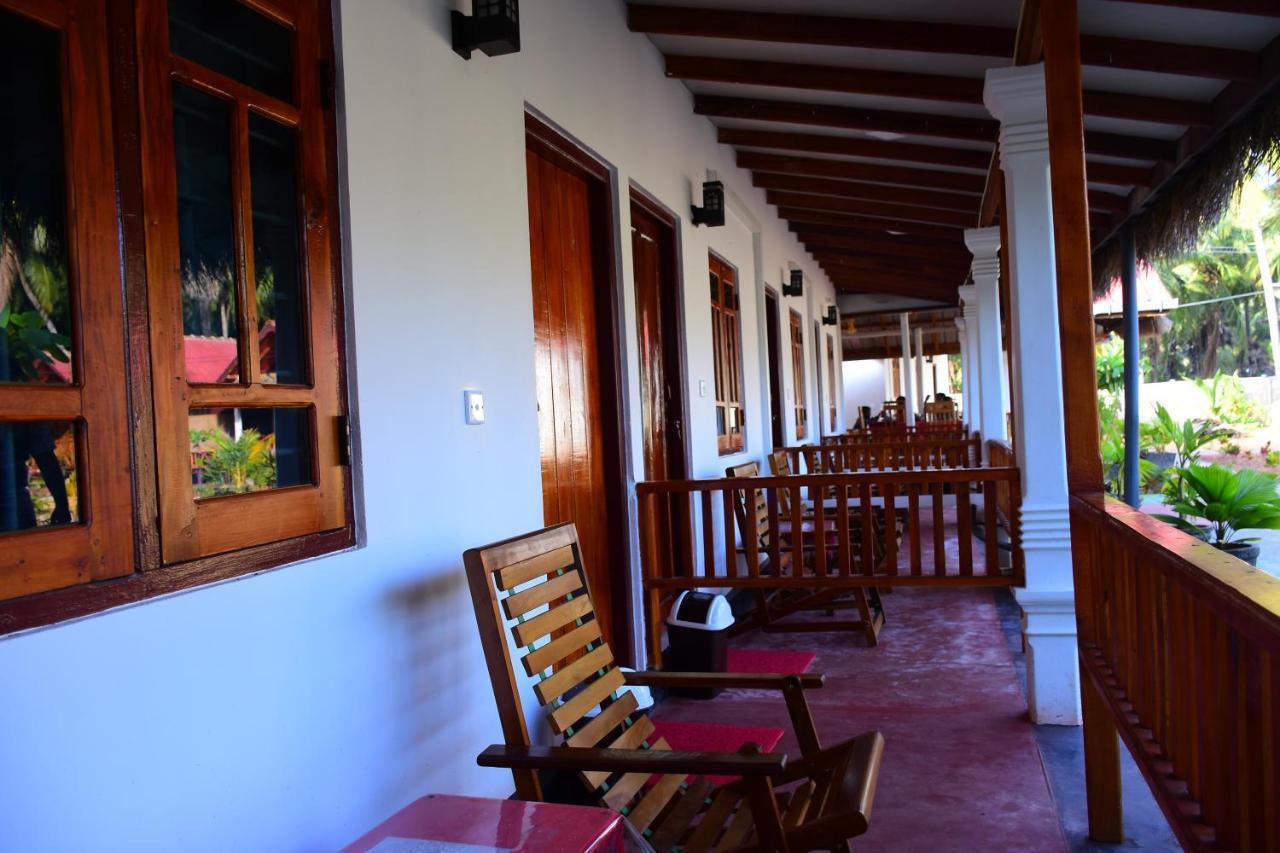 Trinco Star Cabana Trincomalee Bagian luar foto