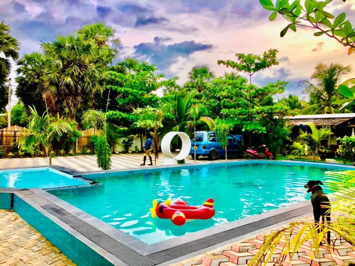 Trinco Star Cabana Trincomalee Bagian luar foto