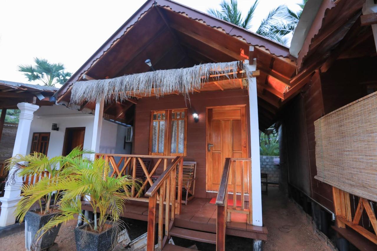 Trinco Star Cabana Trincomalee Bagian luar foto